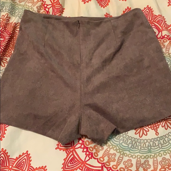 it’s brown skort - Picture 2 of 4